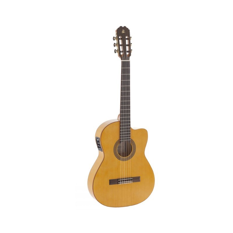 Admira Triana electrificada Fishman con cutaway